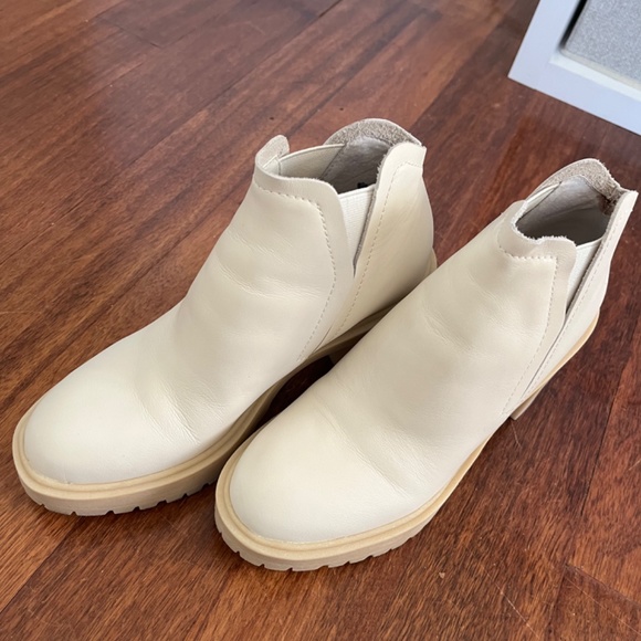 Dolce Via Booties Size 6 - Picture 3 of 5